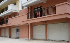 昆明鑫益花园翻板车库门